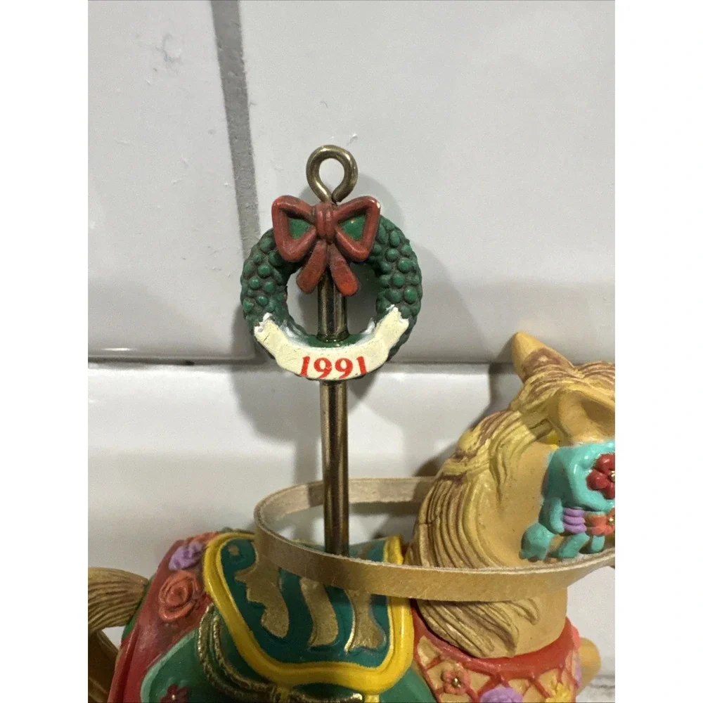 1991 CARLTON CHRISTMAS ORNAMENT 